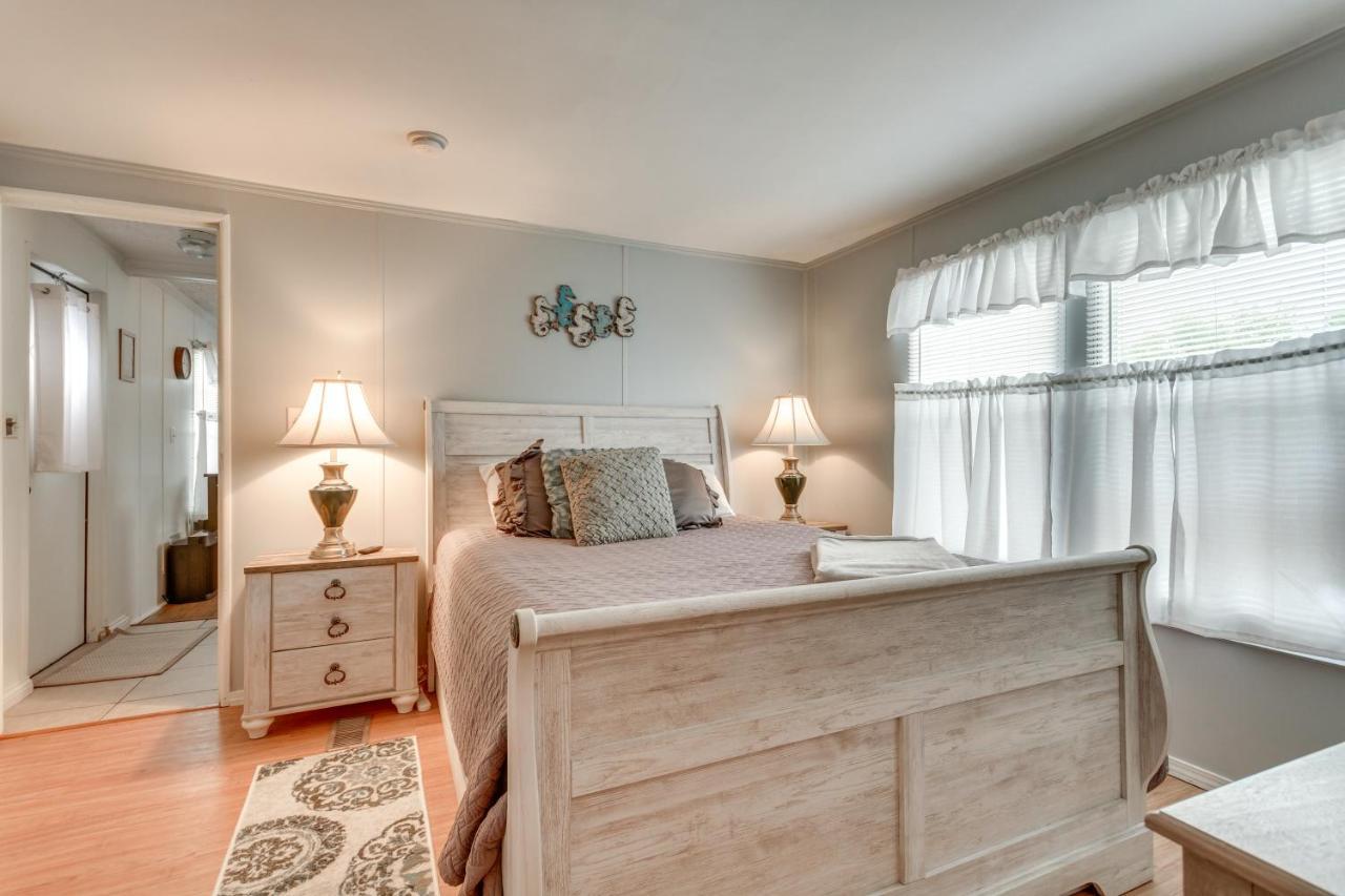 Bright Pensacola Home With Backyard - Pets Welcome! 外观 照片